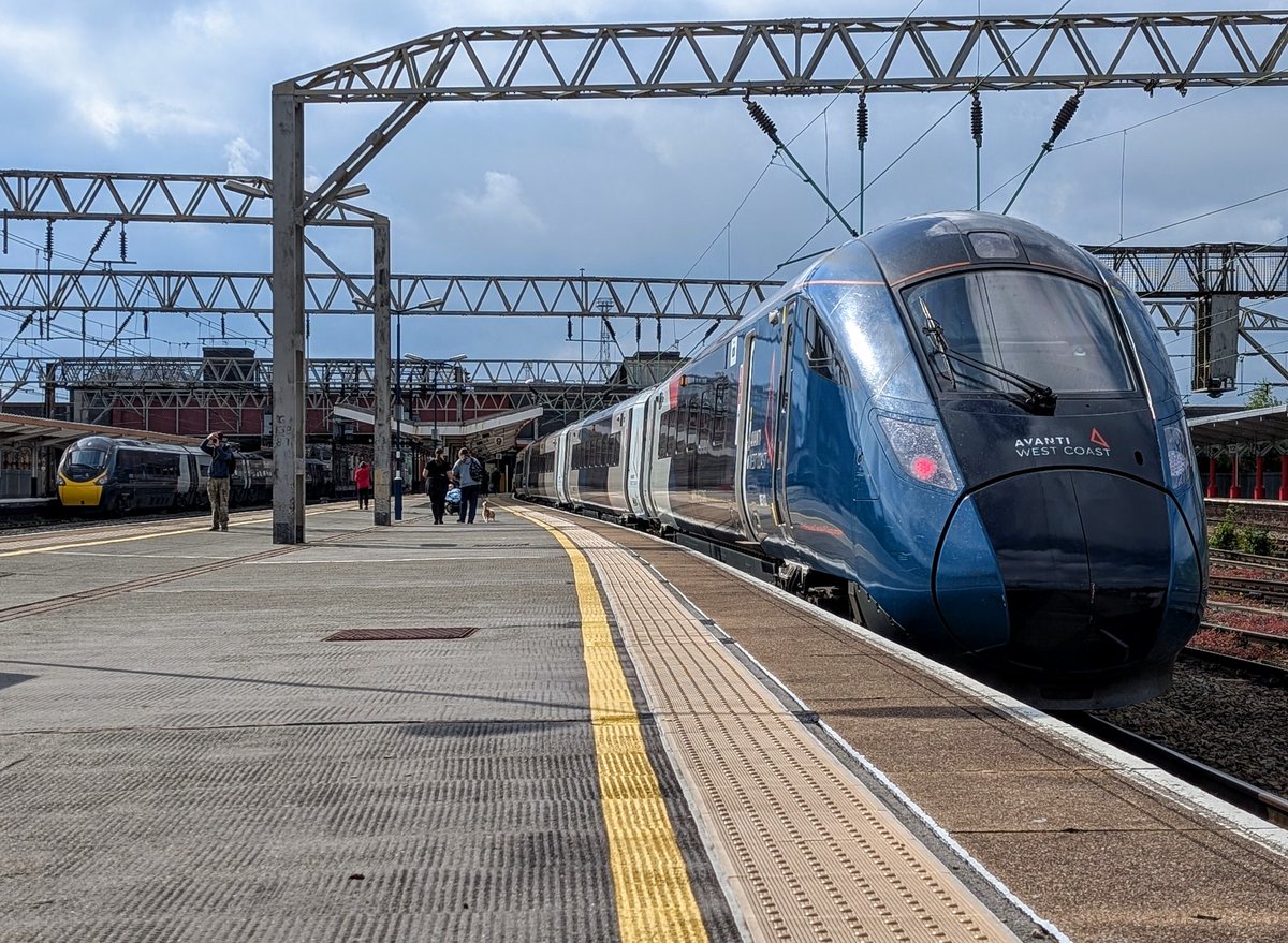 DownOnTheStour's tweet photo. One last adventure before heading to foreign shores? Sign me up ✍️

Day out with little one so we're headed westbound on required 805013 so let's get this day started 🙌

#DOTS #trainphotography #railwayphotography #class66 #evero #CAF #crewe #required https://t.co/oPIwtgEGdC