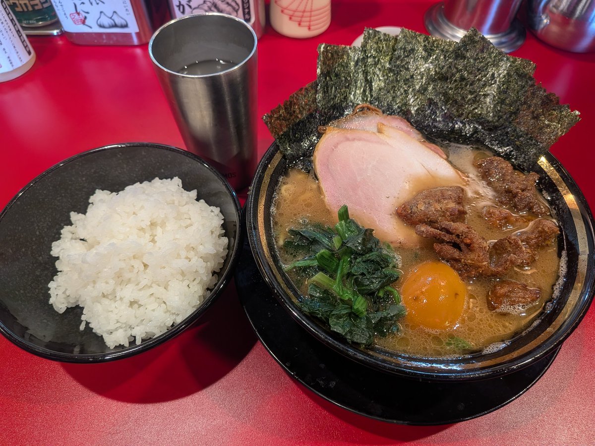 masahiday's tweet photo. 2026.4.29(wed)「#我道家 #無鉄砲」

友人とお昼と夜でラーメンをはしごしました

関西で一番美味しいと思う家系ラーメンと濃厚豚骨ラーメンを食べました

友人は昼も夜もラーメンが濃厚すぎて、体調崩してました

僕はまだまだ気持ちは学生なので全然大丈夫です

#ラーメン #らーめん #家系 #豚骨 https://t.co/5Y3O9Crgp3