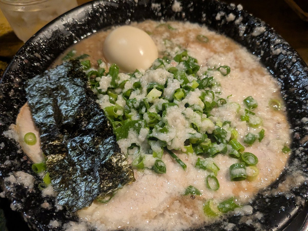 masahiday's tweet photo. 2026.4.29(wed)「#我道家 #無鉄砲」

友人とお昼と夜でラーメンをはしごしました

関西で一番美味しいと思う家系ラーメンと濃厚豚骨ラーメンを食べました

友人は昼も夜もラーメンが濃厚すぎて、体調崩してました

僕はまだまだ気持ちは学生なので全然大丈夫です

#ラーメン #らーめん #家系 #豚骨 https://t.co/5Y3O9Crgp3