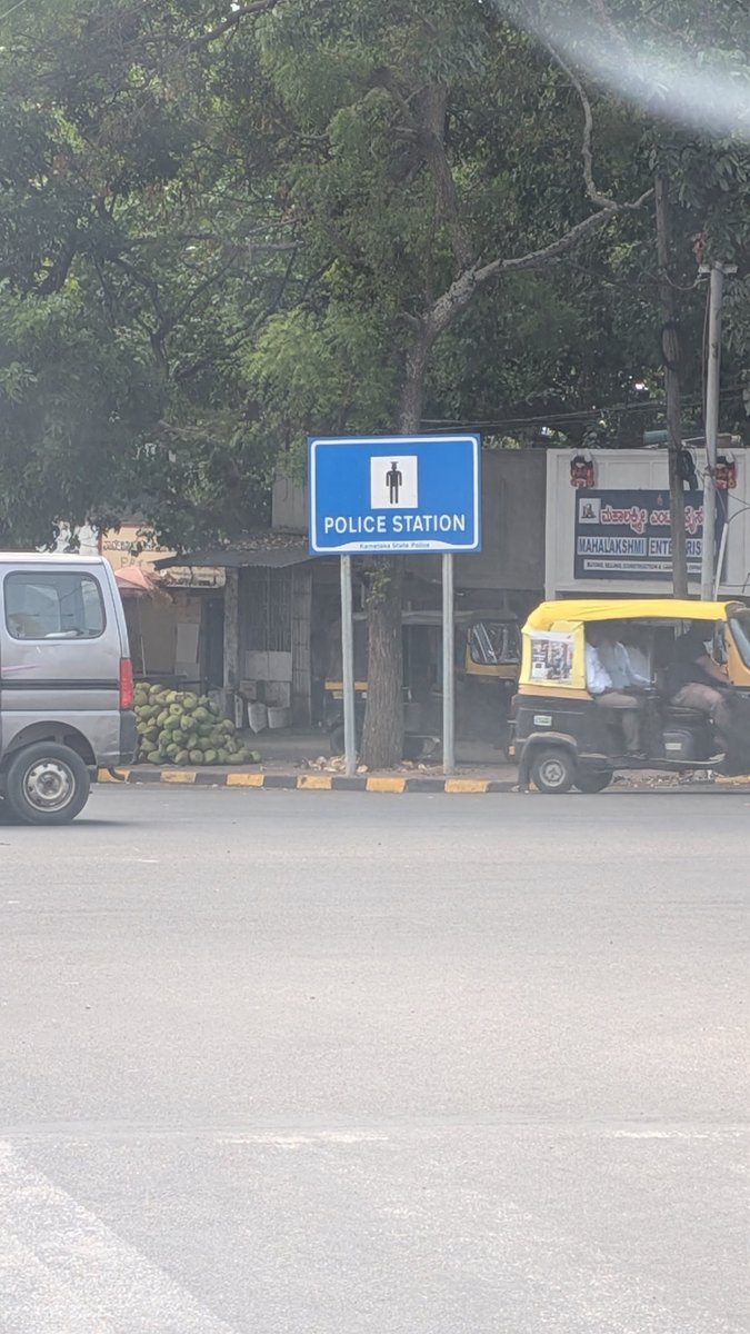 mugulnage_'s tweet photo. 📍 ಒಂಟಿಕೊಪ್ಪಲು, ಬಿ. ಸಿ. ಲಿಂಗಯ್ಯ ವೃತ್ತ.
ಇದನ್ನ ಯಾಕೆ ನೀವು ಕನ್ನಡದಲ್ಲೂ ಹಾಕಬಾರದು...?
ಏನಾದ್ರೂ ತೊಂದರೆ ಇದೀಯ...??
@mysurucitycorp 

#mysuru #kannnada https://t.co/3Bki2vrUNa