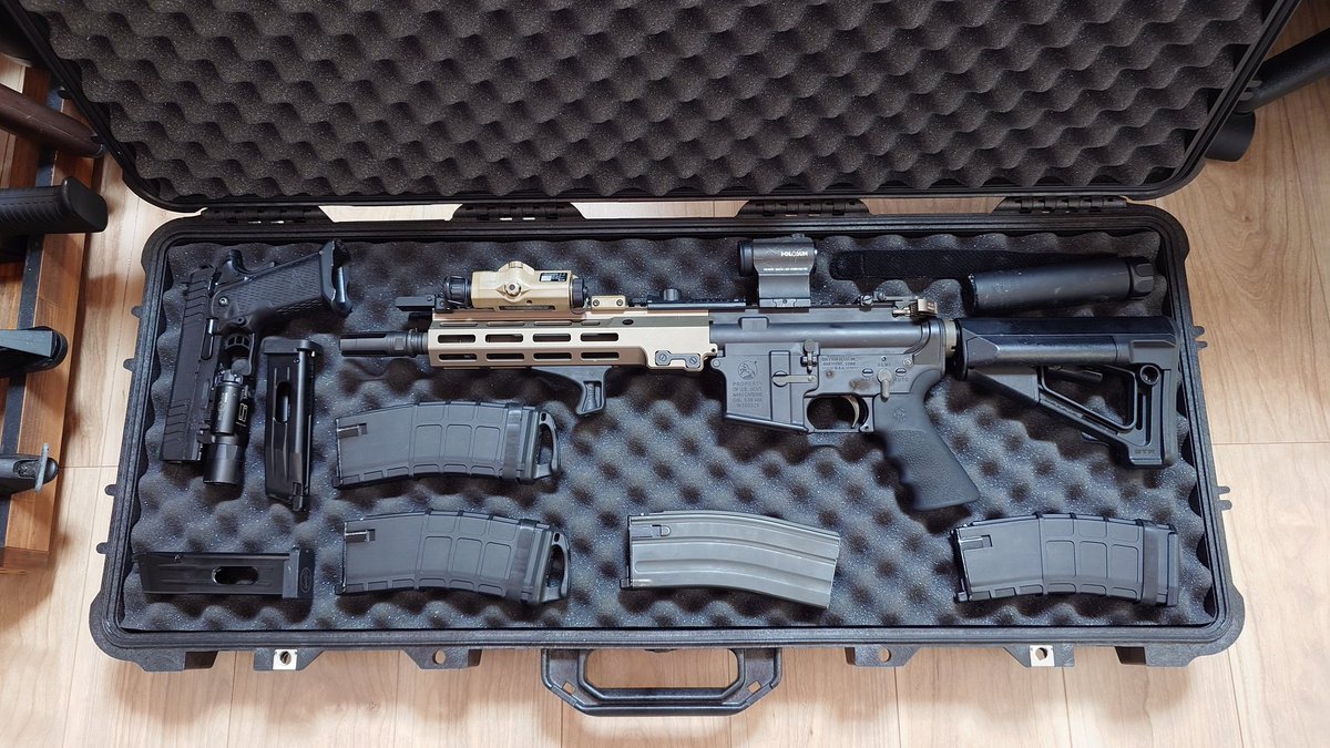 arinkotaka's tweet photo. ここ最近
サバゲーに行けてなくて
銃にも触れてない。

＃GHK ＃Staccato ＃pelicancase https://t.co/kDch1Xs50e