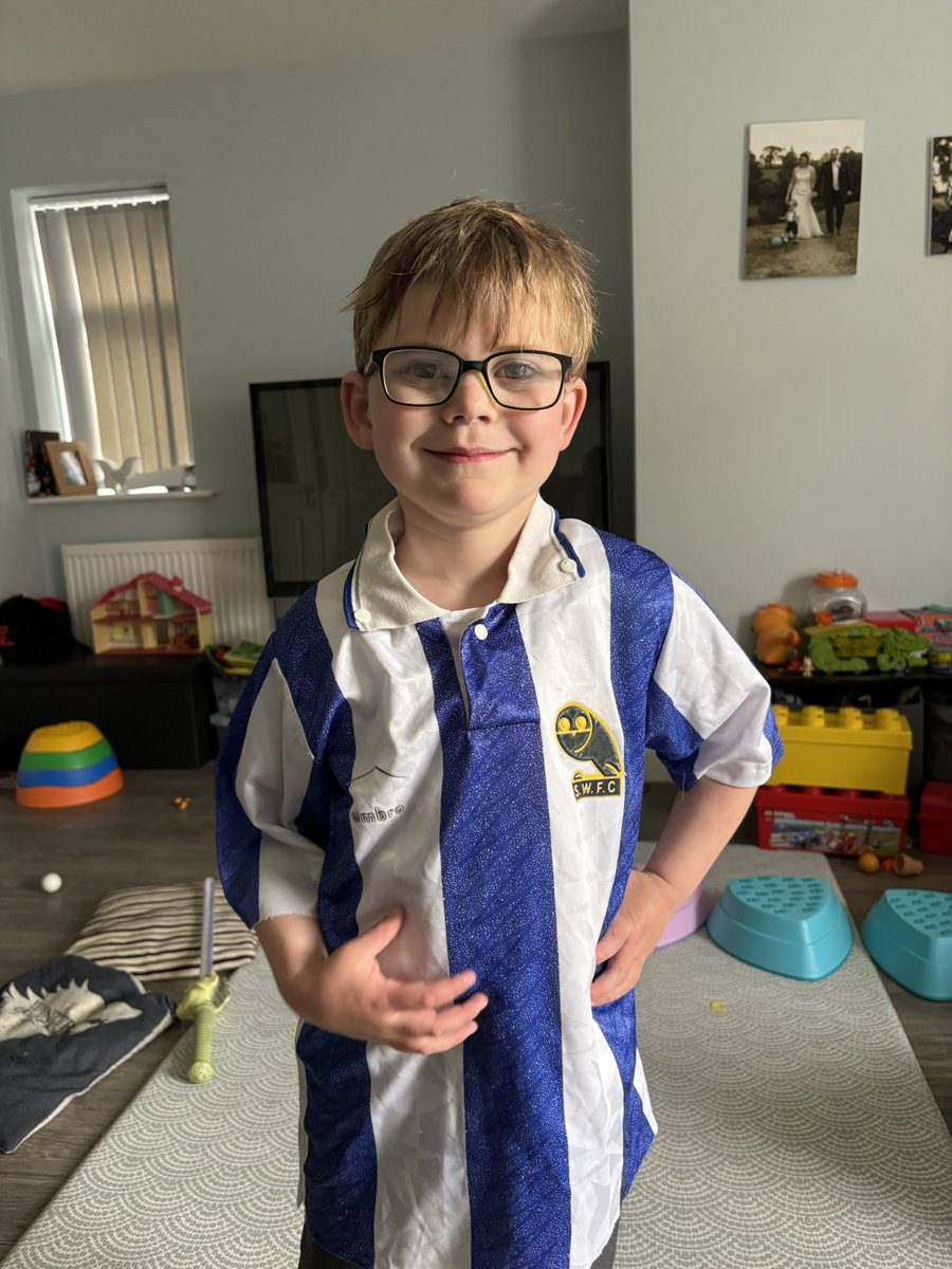 CaterNick's tweet photo. #swfc first game today. In daddy’s top from his first game 35 years ago https://t.co/eCAueN5s7F