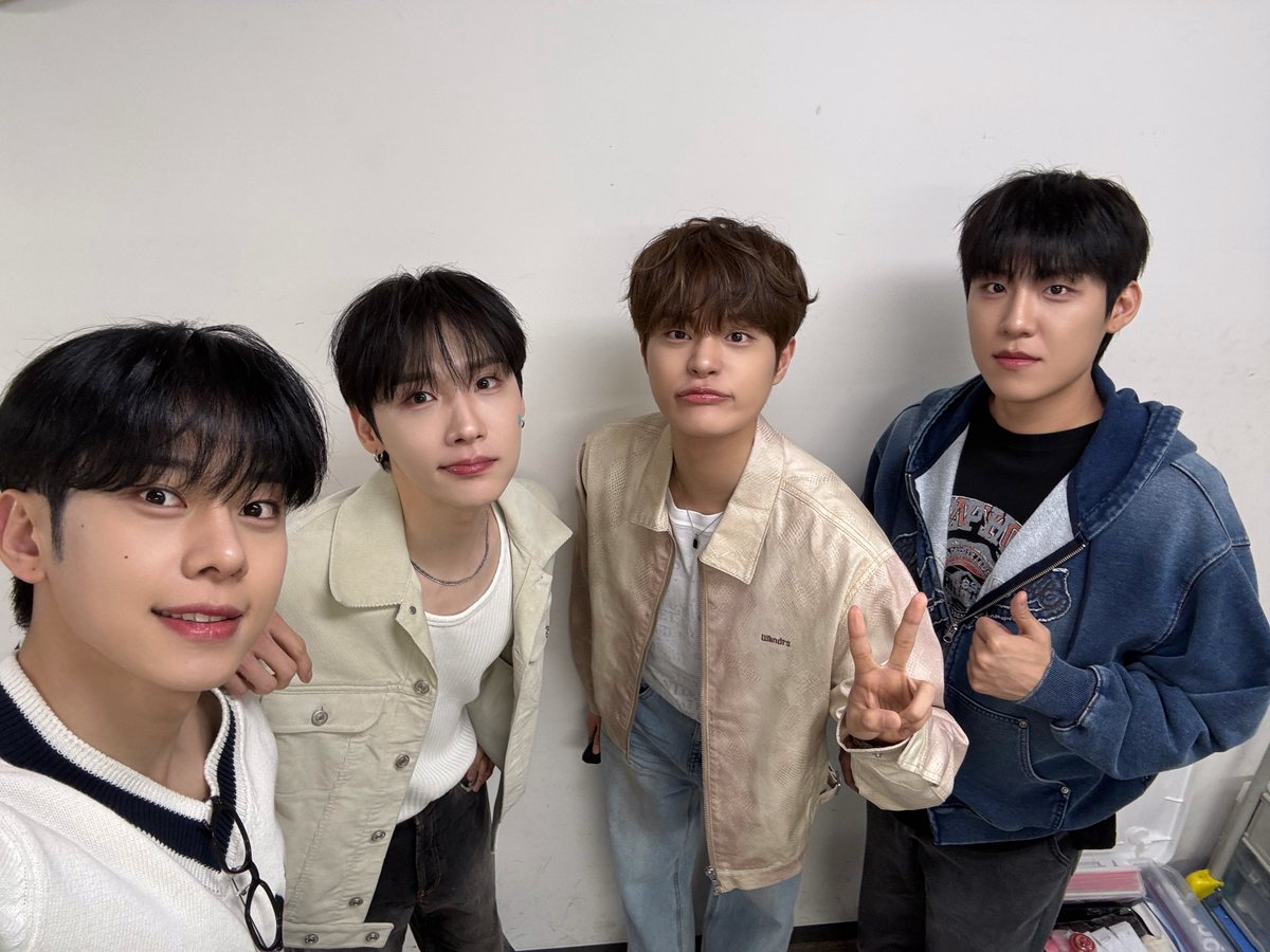 AB6IX tweet media