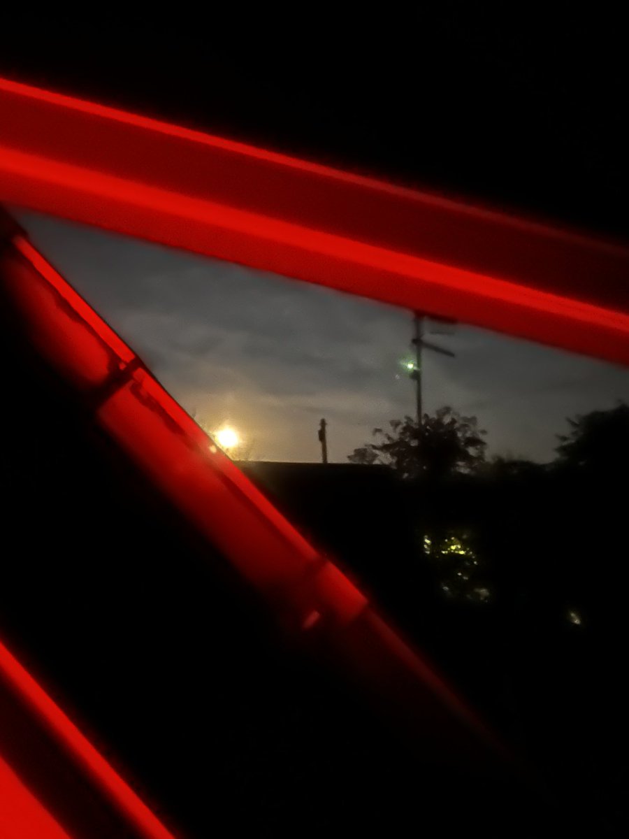 RachyBull's tweet image. The full moon last night from my spaceship 🚀 #views