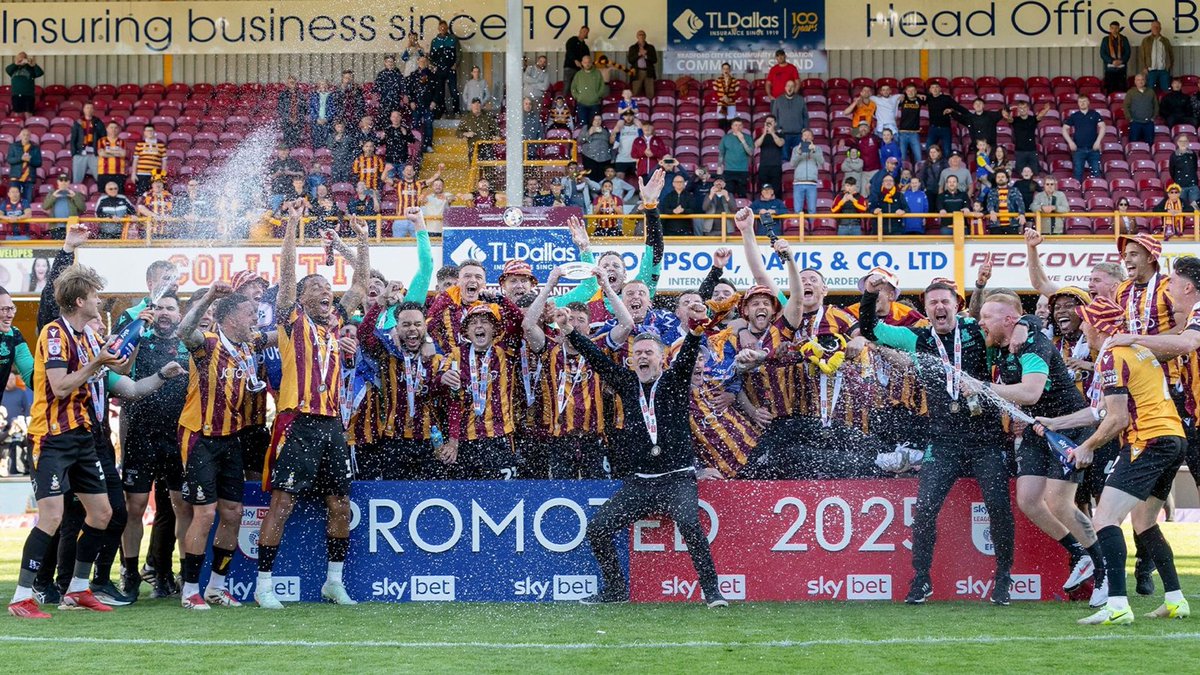 BigBantam's tweet photo. We love you Bradford City
Were never gonna stop
Newcastle down to Cardiff
Weve seen the fucking lot
Were on our way to Wembley
With Graham and his men
Cos were the super Bantams
And were going up againnnn

#bcafc https://t.co/cBpdsClBwS