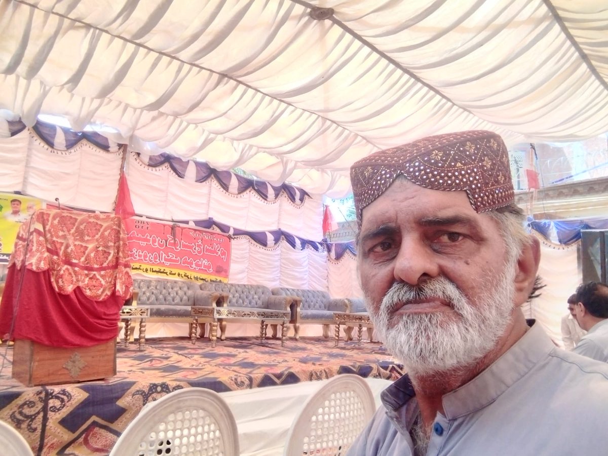 UstadrahiS's tweet photo. آل سنڌ ووڪيشنل ايمپلائيز آرگنائيزيشن سکر جي آرگنائيزر هدايت الله وڳڻ سومرو، پھرين مئي (مزدورن جي عالمي ڏينهن) جي سلسلي ۾ لڪس پارڪ کان سکر پريس ڪلب تائين ريلي ۽ جلسي ۾ سکر جي مزدورن ۽ ملازمن ڀرپور شرڪت ڪئي۔
مُنتظمين شرڪت ڪندڙن جو شڪريو ادا ڪيو۔
#WorldLabourDay
#sukkurSindh https://t.co/lUvfdRkNu2