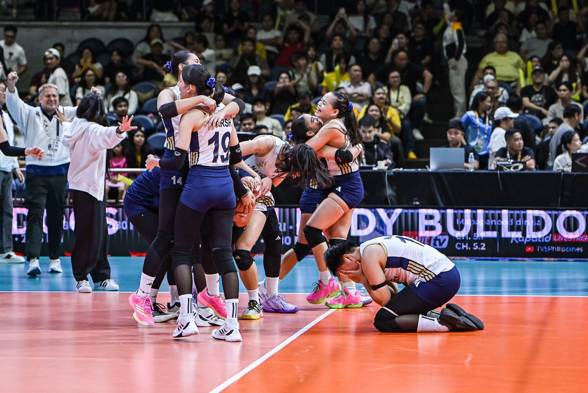 NU TO THE FINALS! 🐶

NU defeats UST in 4 sets (20-25, 26-24, 26-24, 25-21) to stop UST’s cinderella run and return to the Finals.

The Lady Bulldogs set up a championship rematch against the DLSU Lady Spikers, while UST settles for bronze.

Congrats, NU! #UAAPSeason88