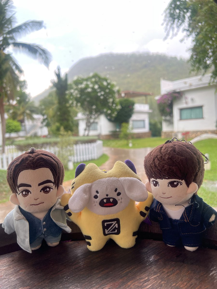 IbanezHanHaNa's tweet photo. ฝนตก…คิดถึงหัวใจที่บางปู…
เอ๊ยย…ละคอนเรื่อง หัวใจในสายลม
ที่ป๊ะป๊ากับพ่อพ่อเล่นเลยงับ……..☔️☔️
#SolCute #SolCute_SoCute
#PerthTanapon #ChimonWachirawit #PerthChimon #เพิร์ธชิม่อน https://t.co/mAUvXSRWaY