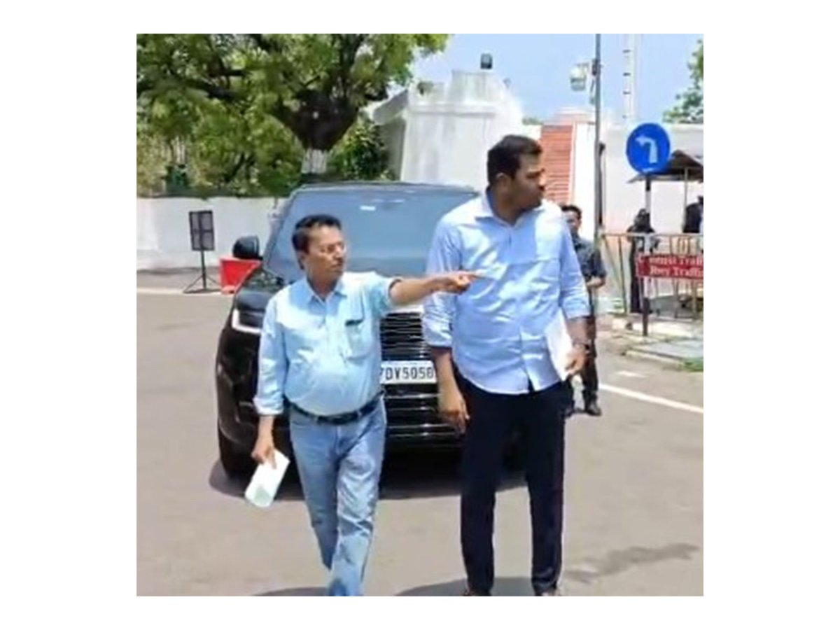 ani_digital's tweet image. TVK's Aadhav Arjuna writes to TN CEO Archana Patnaik, seeking additional police deployment, "sterile zone" at counting centres

Read @ANI Story | aninews.in/news/national/…

#TVK #CEO #TamilNadu