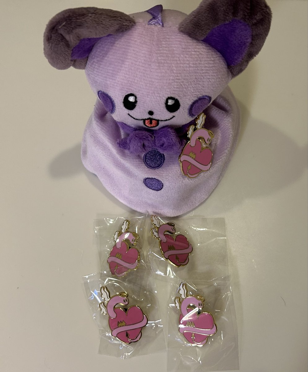 Malmons_World's tweet image. Exciting news for #Kickstarter backers of the Gh0st RAT #Malmons Plush Pendant Blind Box! 🤩

Each Blind Box now comes with a free ILOVEYOU Malmons golden enamel pin! ❤️✨

Get yours on Kickstarter: kickstarter.com/projects/lambd…