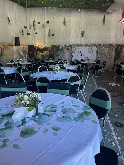 MMMetamorphosis's tweet photo. M.M. Metamorphosis bruiloft feest ingericht in een boerderij schuur.

Dus ook voor u feestzaal aankleding zijn we u van dienst.
We helpen met het nadenken over indeling van de ruimte en inrichten.
Voor meer informatie mail: marjolein.m@tiscali.nl https://t.co/dlKMUY5Ao7