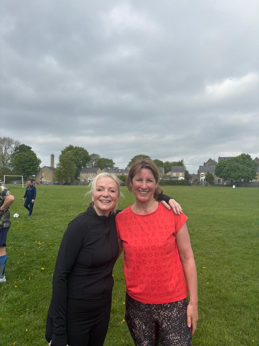 TracyBrabin's tweet image. Who doesn’t ❤️a @parkrunUK?

A fantastic way to kick off a Saturday morning! ☀️

A wonderful welcome from the Bramley parkrun family with @RachelReevesMP 🏃‍♀️

Now ready for campaigning! 🌹

@RachelforLWP #BeforeAndAfter