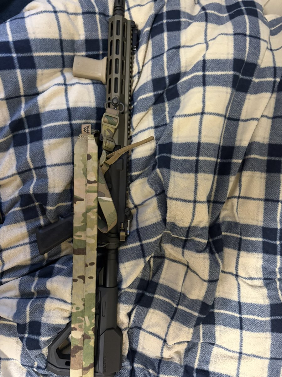mk2_yu's tweet photo. トレポンにスリングを取り付け
ARISAKAのQD Mount M-Lokと3 MADE ISSUE製の2点スリング
この2点スリングメッチャ使いやすくて良い…！ https://t.co/ixT2UoQD0U