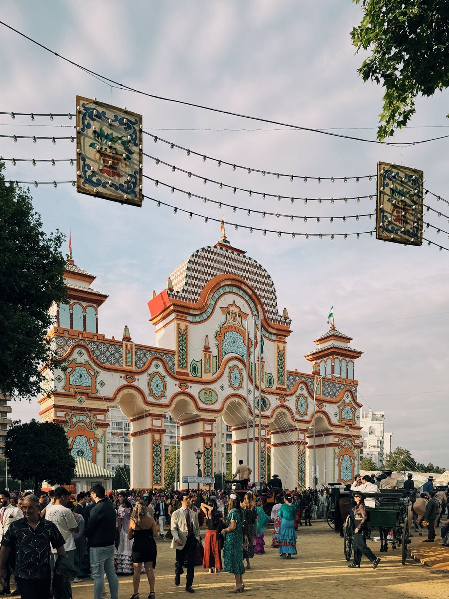 “Cantando por sevillanas…”