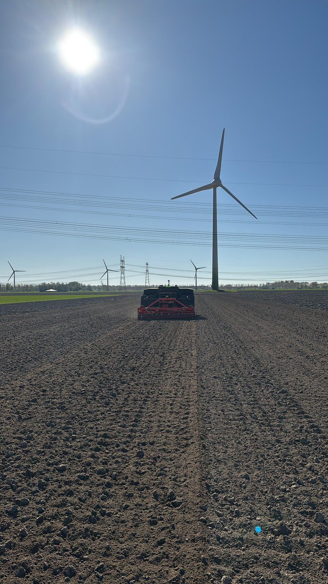RijkJoost's tweet photo. De volledig autonoom werkende #Agxeed maakt z'n rondjes bij ons op de boerderij 🎮🤖🤠 https://t.co/wviErkC2Mn