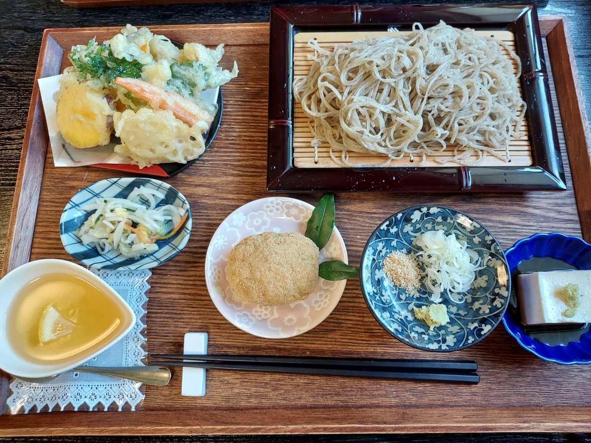 hirotov's tweet photo. 今日は天気が良かったので秩父まで出かけてランチしてきた https://t.co/hNX7PHWFcs