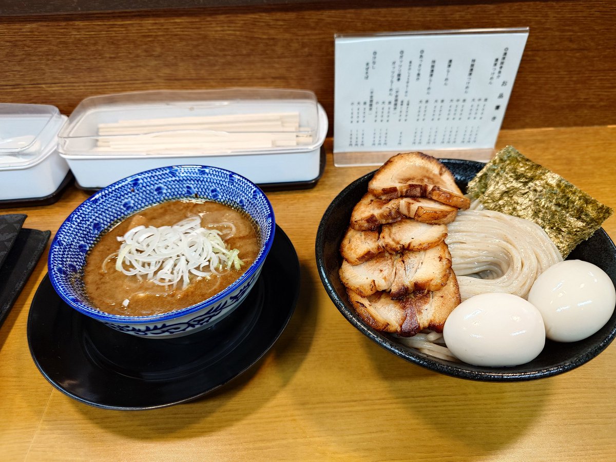 Lookat_nonke's tweet photo. らーめん　にい村
王道＋α強め

いや来れた。
今日は諦めてたけど無事に来れた🌝

3週連続先週別れは告げたはずでしたがまだ食えるなら話は別なんすよコレ https://t.co/AZVAIMgGoc
