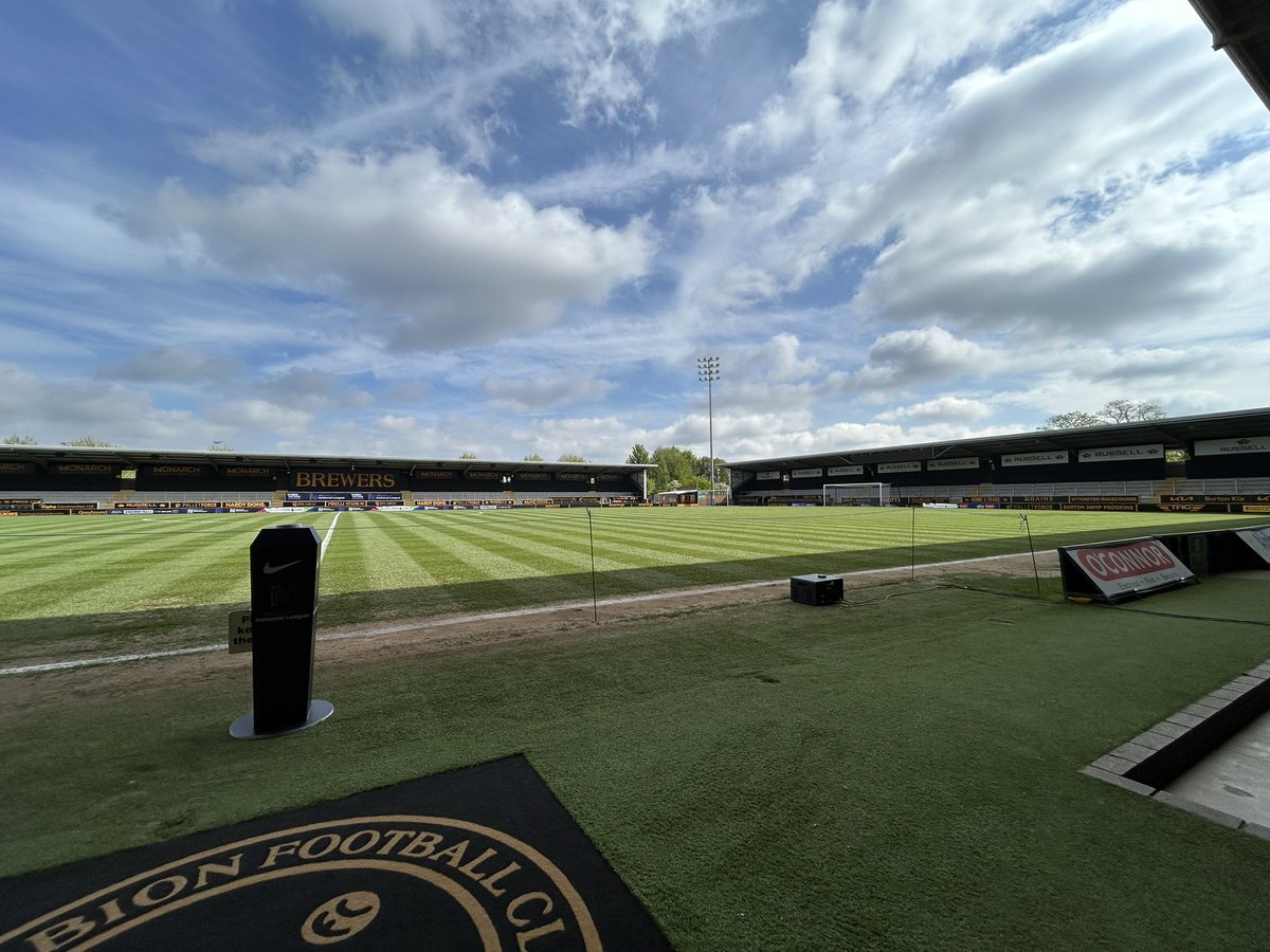 We’ve arrived at the home of <a href="/burtonalbionfc/">Burton Albion FC</a> for today’s <a href="/FAWNL/">FA Women's National League</a> Play Off Final. The Stingers 🐝 biggest game in the history. 🔴⚪️

#WeAreCheadle
