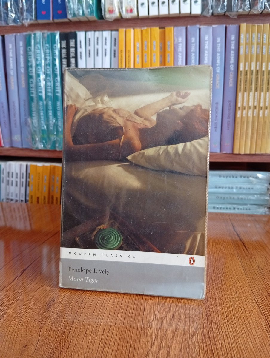 TDBookstores's tweet image. This 1987 beaut is a non-linear novel about Claudia Hampton, a dying historian who reflects on her life, love, and the nature of history. Through memory, she revisits her childhood, complex relationships, and a defining war-time romance in Egypt.
Price: 2700

#bookstore #bookhaul