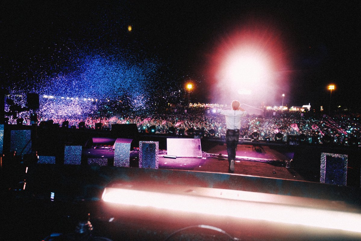 260502 XCSS

This is @/徐明浩_The8's first day performing at #MidouMusicFestival#. Stay warm and dry, see you again tonight! 

THE8 MIDOU GLOWING HEADLINER
#THE8_Owns_MIDOUStage
#XUMINGHAOxMIDOUFestival
#minghao