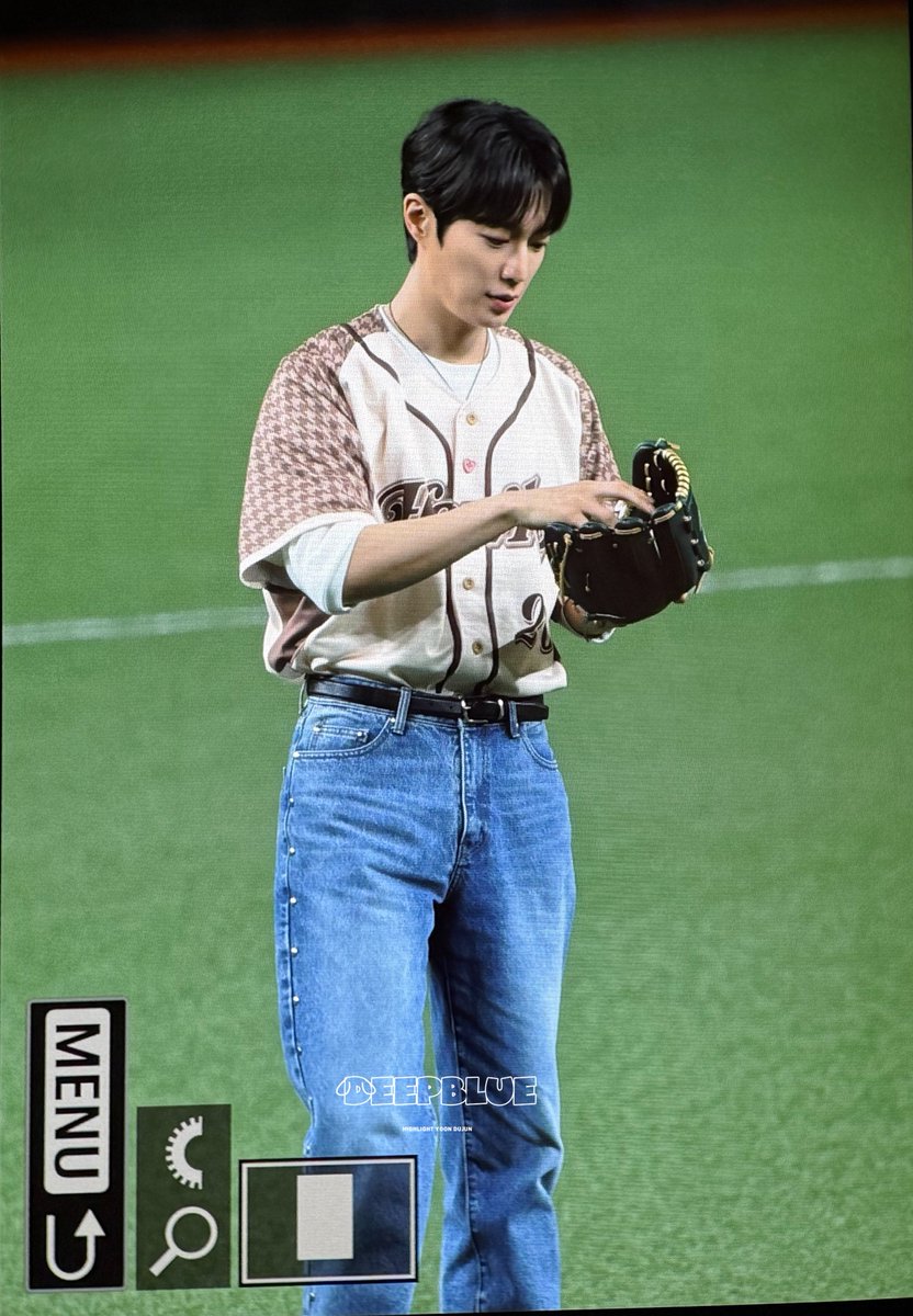 deepblue__74's tweet image. 260502 TSG HAWKS 시구

#하이라이트 #HIGHLIGHT #비스트 #BEAST 
#윤두준 #YOONDUJUN #DUJUN