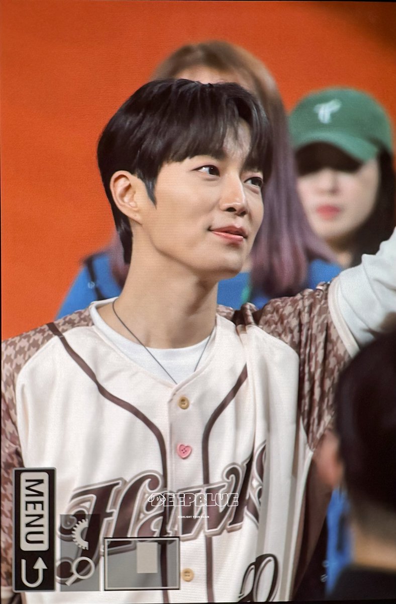 deepblue__74's tweet image. 260502 TSG HAWKS 시구

#하이라이트 #HIGHLIGHT #비스트 #BEAST 
#윤두준 #YOONDUJUN #DUJUN