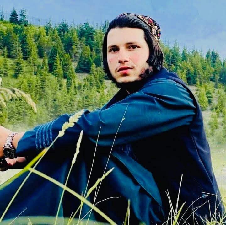 دا هغه ورور دی چې د خپلې خور د حقوقو په دفاع کې قربان شو.
انا لله وانا اليه راجعون.

قاتلان یې باید په عام محضر کې په دار شي.