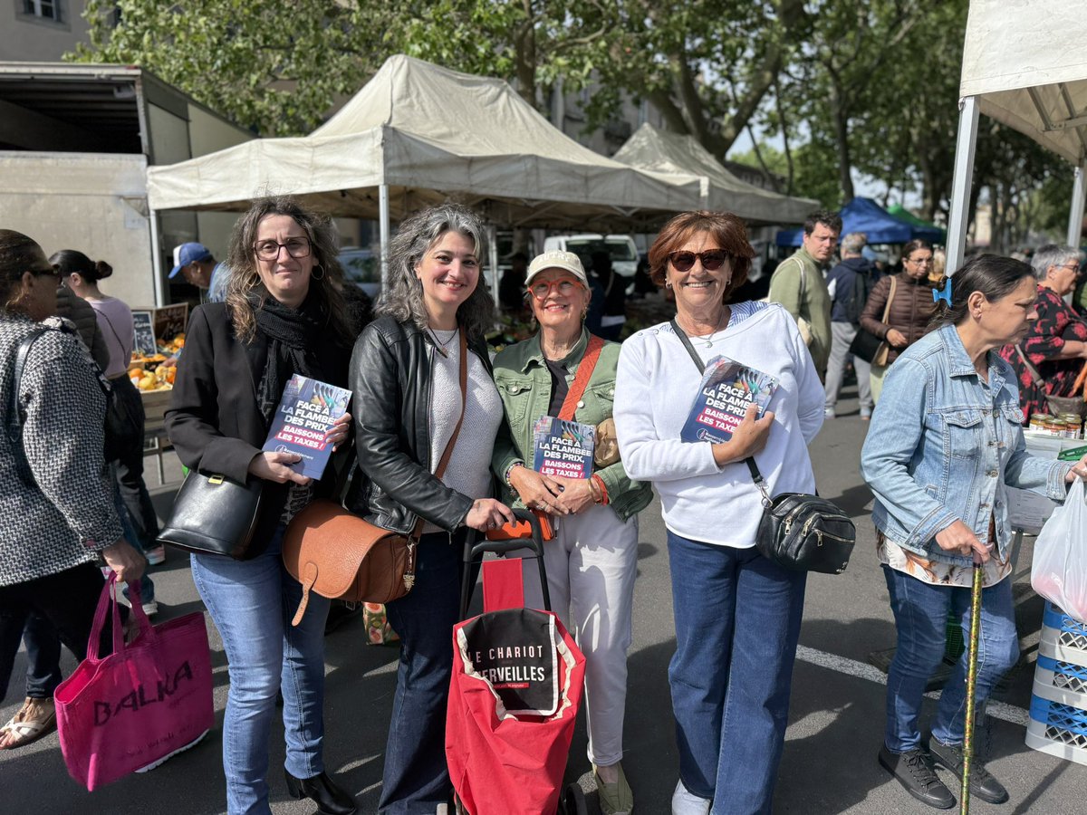 RNational11's tweet photo. Baisser les taxes sur les carburants, c’est possible ! 
Nous étions ce matin sur le marché de Carcassonne afin de détailler les mesures que nous souhaitons mettre en œuvre pour redonner du pouvoir d’achat aux Français https://t.co/LQ2xsv5YoQ