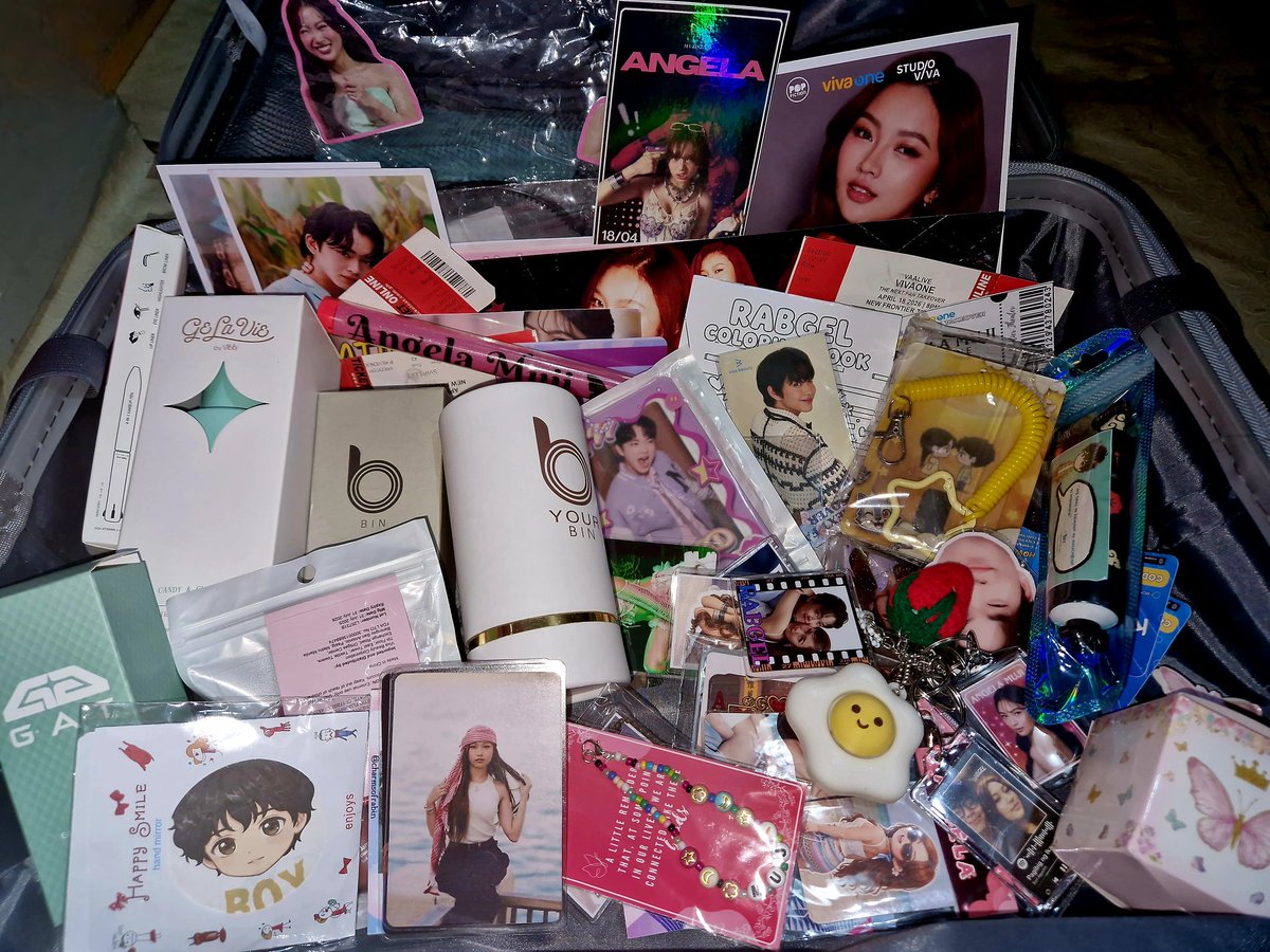 Eliegnaughb's tweet image. Finally got to unbox my #NFT haul bcoz a week-long loa = a week-long dnd, hehe

My introverted &amp;amp; shy self sends lots of luv &amp;amp; thanks for the freebies! Got to meet the most wonderful Gellybins too! Sa uulitin! 
RABGEL 1ST ANNIVERSARY
#GellyBinsForRabGel