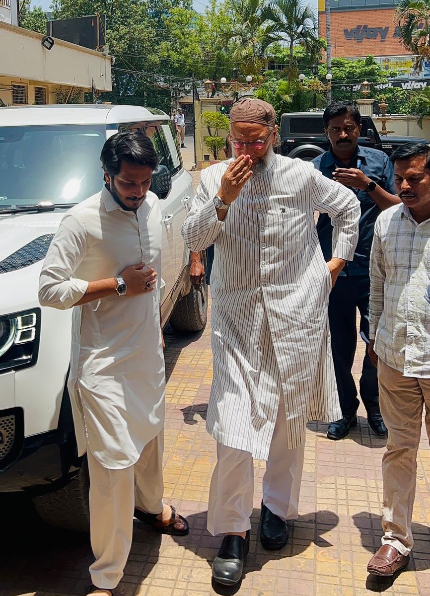 FahadAbdat's tweet photo. @aimim_national President Barrister @asadowaisi Sahab Addressed Praja Palana Pragati pranalika (90-Day Action Plan) program by the Government of Telangana at Kohinoor Function Hall, Chandrayangutta.

He highlighted key developmental works done on the representation of Aimim floor leader @akbarowaisii sahab and major welfare initiatives like new ration cards, old-age pensions, disability pensions & support for single women along with roads infrastructure and desilting works and new metro expansion.