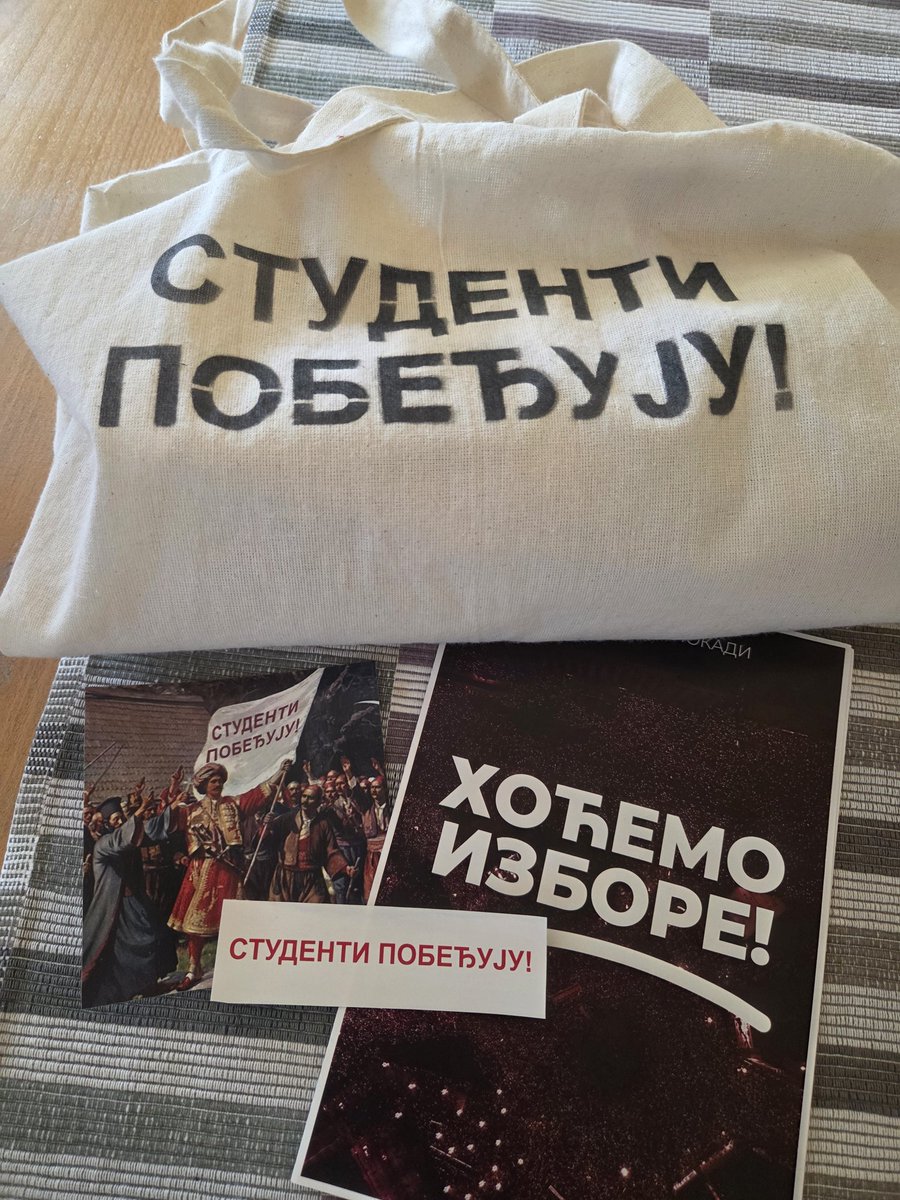 jelijeli's tweet photo. Kafa
Teretana
Podrska studentima - Studenti pobedjuju! (lepi, mladi, veseli, svi im prilaze, uzimaju nalepnice, stampaju majice i cegere)
Studenti pobedjuju! ispred standa sns (njih 15 stoje sami, niko im ne prilazi)
Lepo jutro https://t.co/5ALtKqyvb7