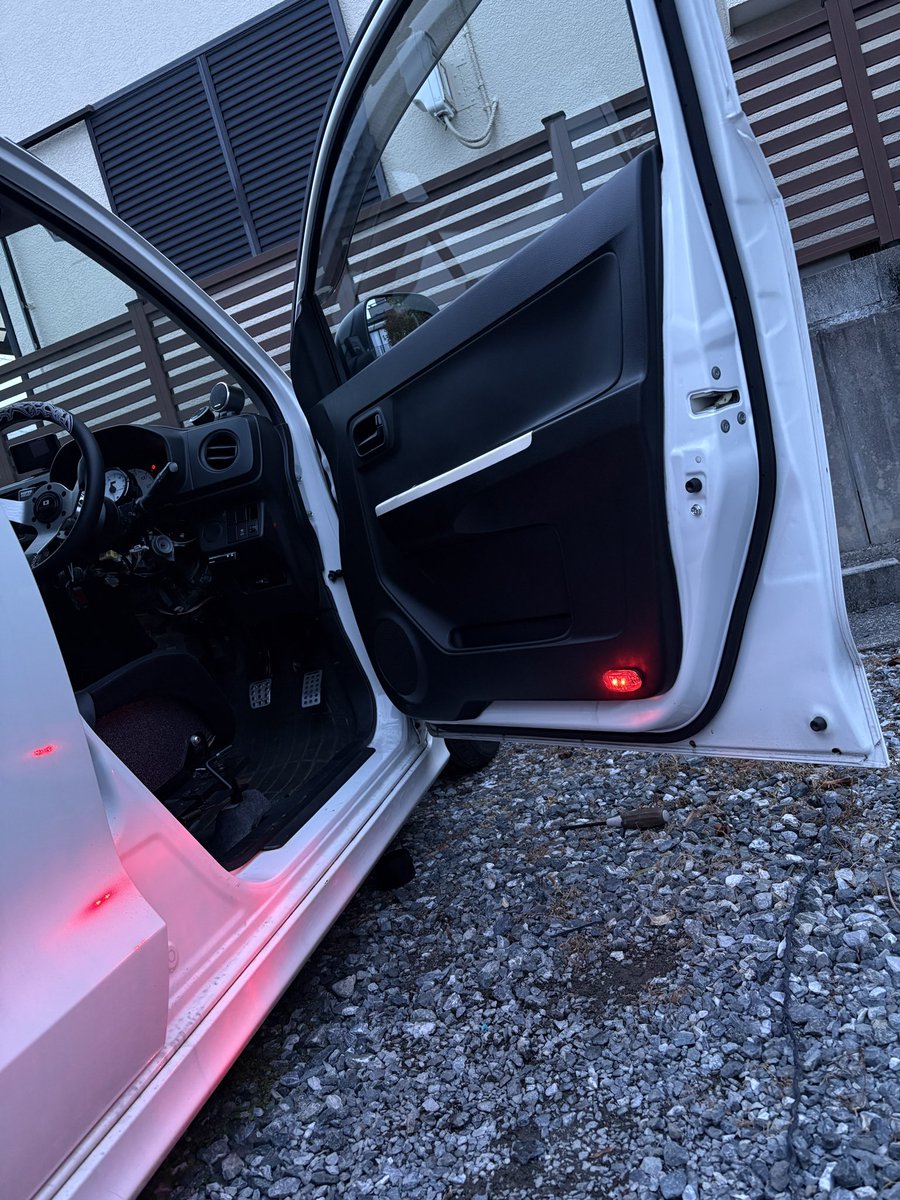 MAX_kamo's tweet photo. やることのないゴールデンウィーク1発目の工作は���アメ車っぽくしました。 https://t.co/vOc5EiwqHb