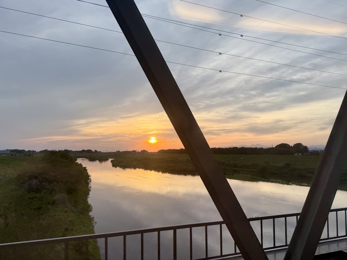 odekakeiku's tweet photo. 東武特急の車窓より
利根川水系
渡瀬川を通過

その昔、日光を開山した勝道上人が
川を渡るのにちょうどよい浅瀬があったことから名づけられたと言われているそうな https://t.co/GhivPetTwk