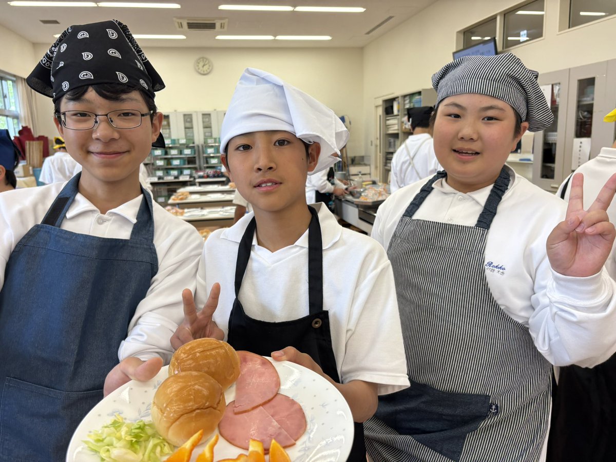 六甲学院 公式「くま先輩の日誌」 tweet media