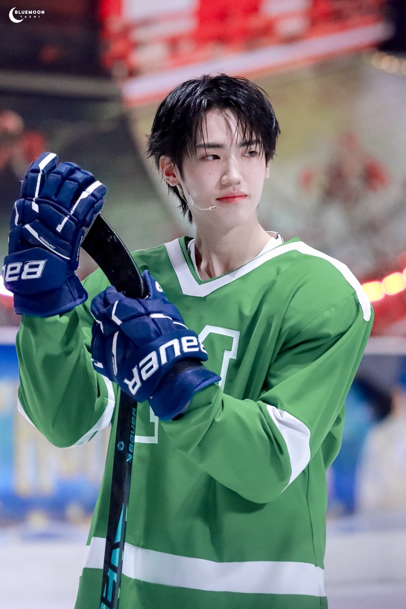 🌙ʙʟᴜᴇᴍᴏᴏɴෆ. ෆ⃛ || 🎸🌱🏒 tweet media