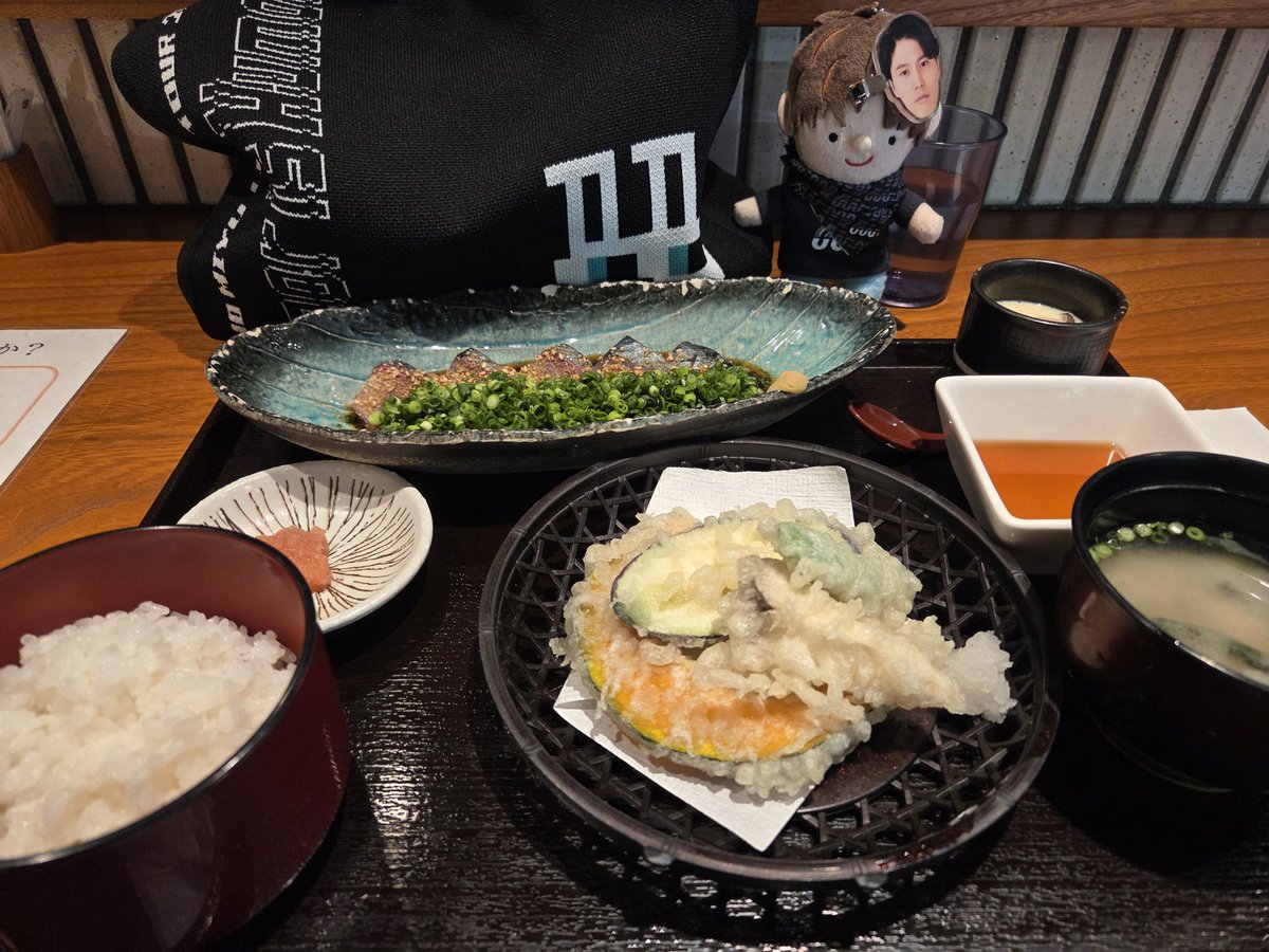 soleil_flower's tweet photo. 博多めしたち
ラーメンはいつも食べるやつ！クリア豚骨うまい！美味しすぎて、この豚骨ラーメンしか食べれない🤤
ゴマサバ初めてだったんだけど、美味しすぎた！また食べたい！！
#コロミユぬい活部 https://t.co/IjK1vIXpTX