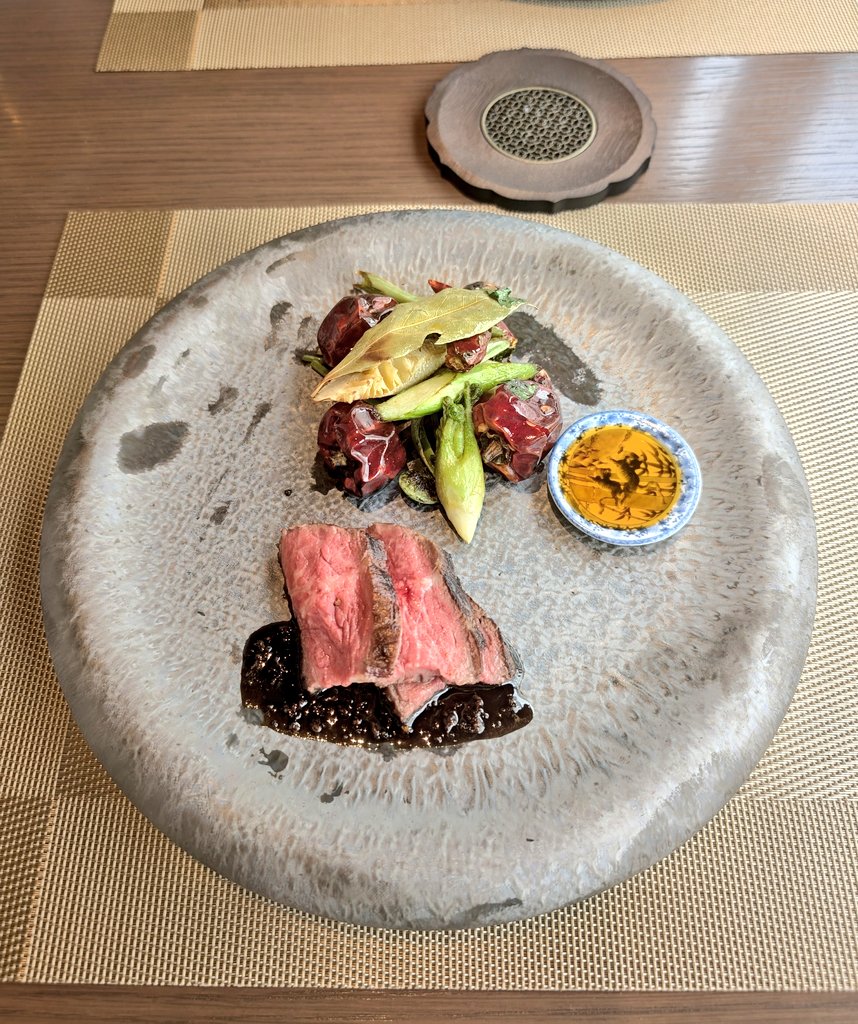 totomint's tweet photo. 恵比寿に新オープンした「Li Hua」のプレランチへ🕊️
旬のホタルイカや山菜を中華で楽しむ贅沢。お肉も柔らかくて、最後の一口まで感動でした。お茶が美味しいお店は間違いない✨
素敵なご招待ありがとうございました♡
#LiHua #恵比寿 #ニューオープン #PR https://t.co/x0QfAkRNva