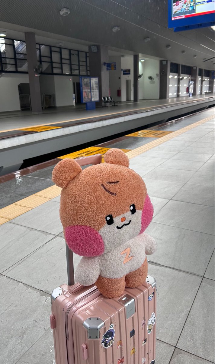 yiyi ₊˚⊹ 성한._.빈 tweet media