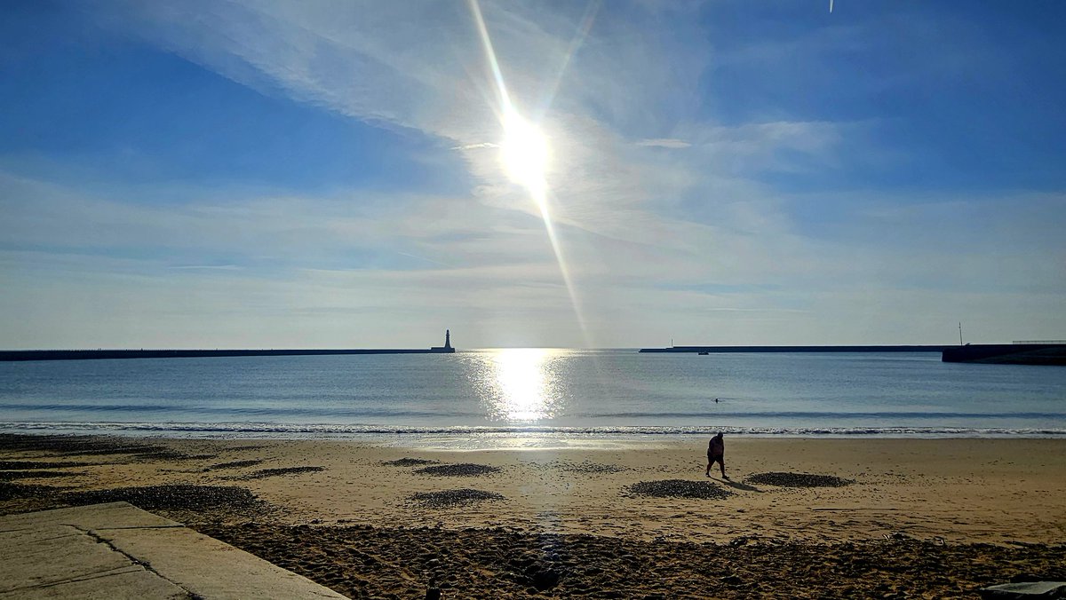 DRiley_06's tweet photo. Ran with 303 club again. What a morning down Roker ❤️ https://t.co/CsRst5Y80r