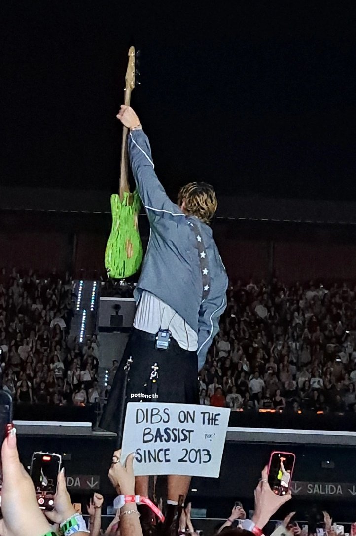hang it on the louvre