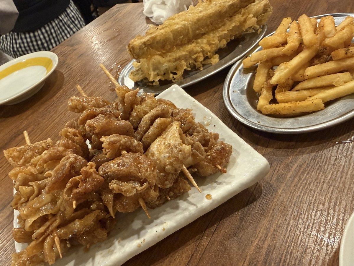 rDUyUqSvw210416's tweet image. 土曜日始めます〜🍺
伝串ピラミッド〜✨
茶色ばっかり〜😋
乾杯〜🍻
#X晩酌部 #乾杯　#新時代　#ゴールデンウィーク