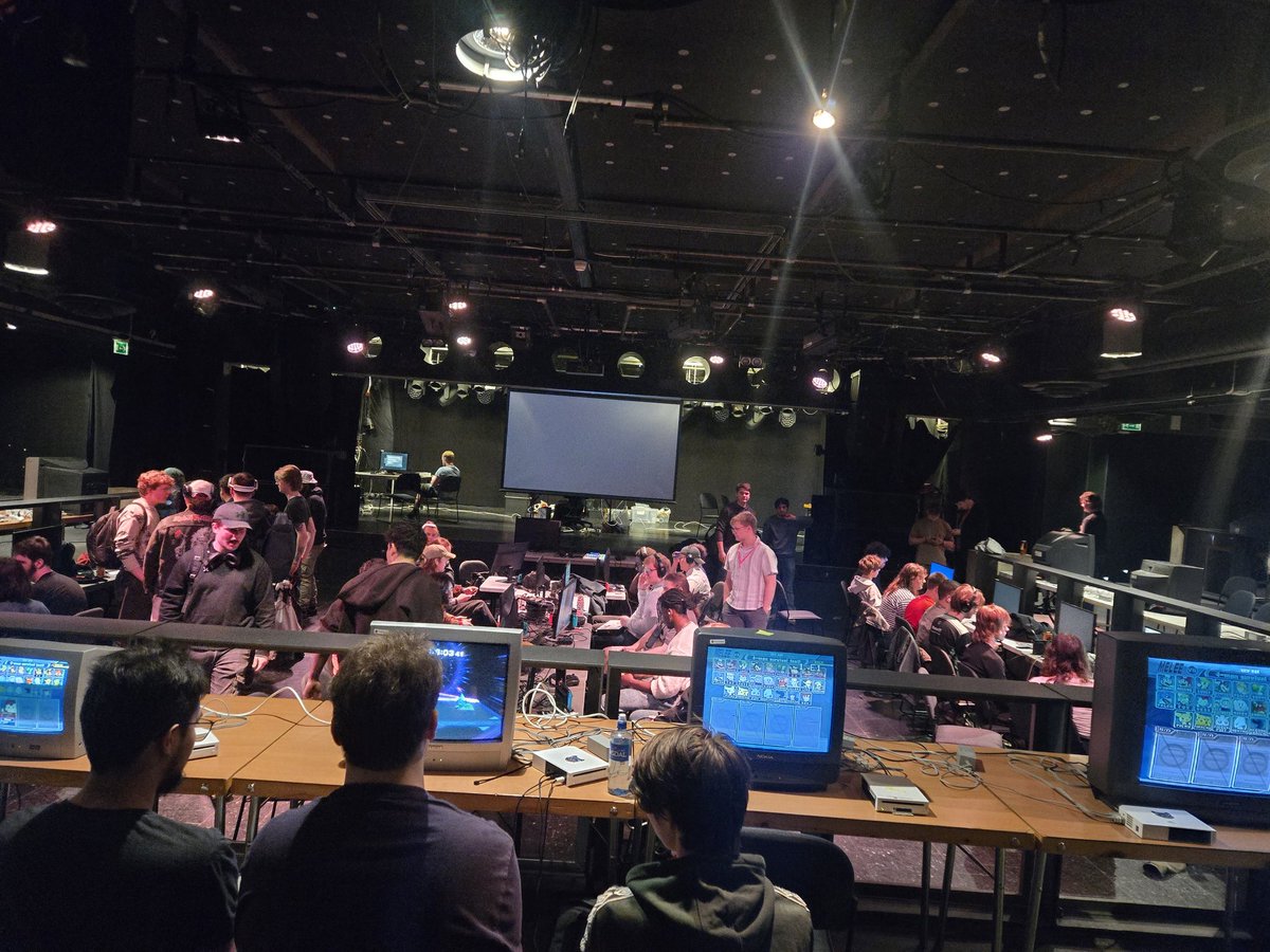 SmashNorge's tweet photo. Wave A is starting in Melee &amp; Ultimate @ Smash au Neuf!

Ultimate Stream: https://t.co/WDbYm0E8g2
Melee Stream: https://t.co/6TSfuNMpnT
Bracket: https://t.co/l3v4RnrI6E https://t.co/dGFyteFSPt