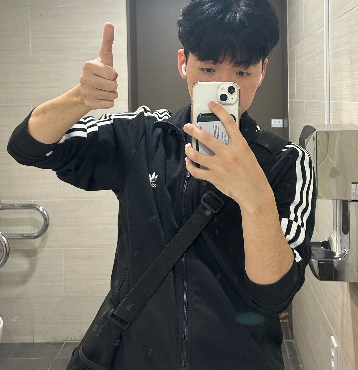 현 tweet media
