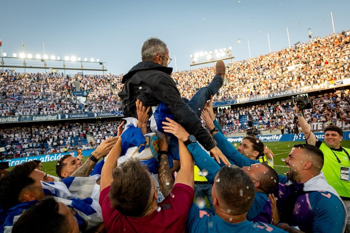 DATO| El <a href="/CDTOficial/">CD Tenerife 🏴󠁧󠁢󠁳󠁣󠁴󠁿</a> se convierte en el segundo equipo que asciende por la vía rápida a #SegundaDivision tras descender la temporada anterior

▪️Hasta la fecha, sólo la <a href="/SDAmorebieta/">SD Amorebieta</a> en 2023 había recuperado la categoría perdida en un solo año proclamándose campeón de su grupo de