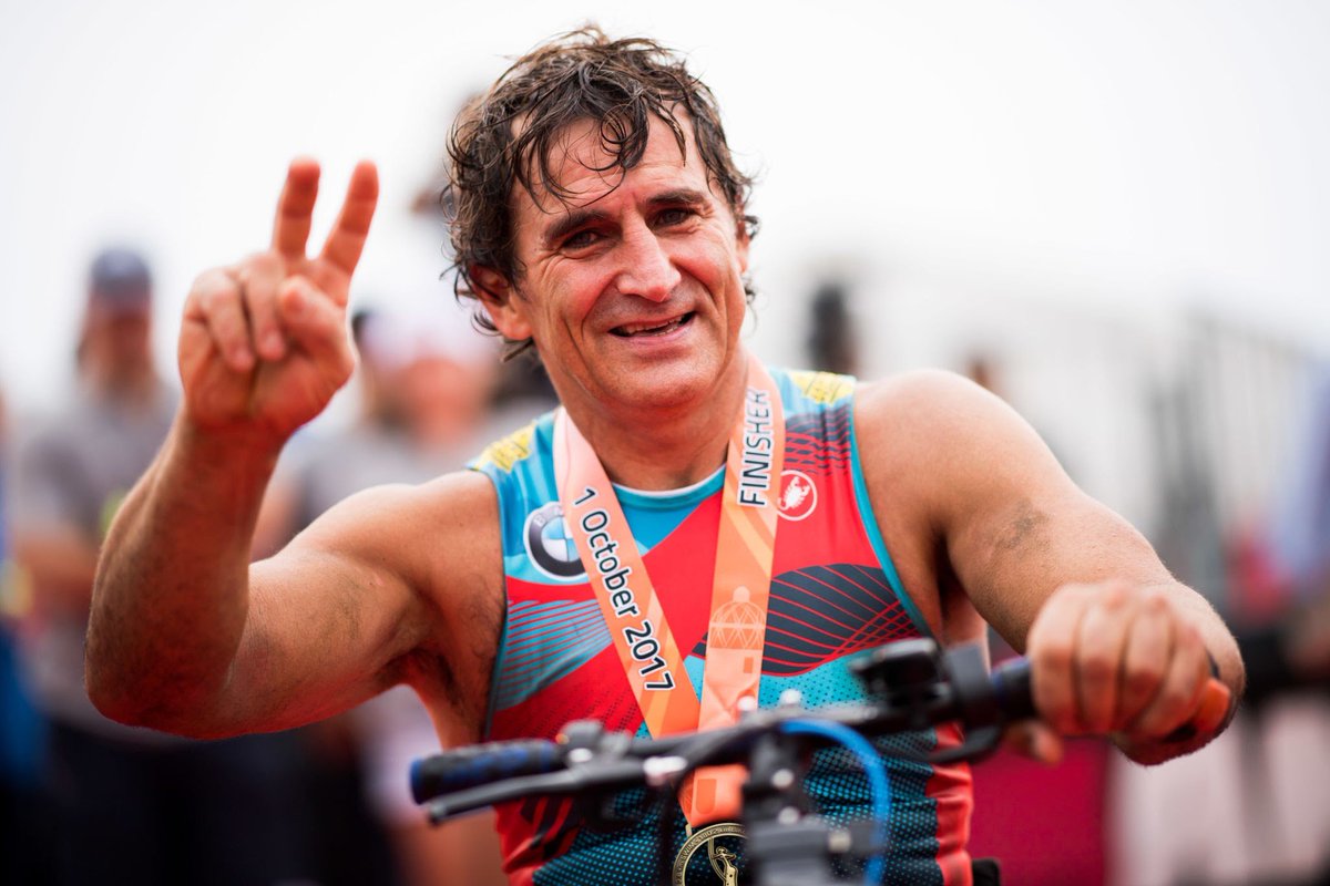 era un campione di automobilismo
era un campione paralimpico

la vita lo ha messo alla prova, ha risposto sempre col sorriso e una tenacia inimmaginabile

Alex #Zanardi è stato il Superman umano