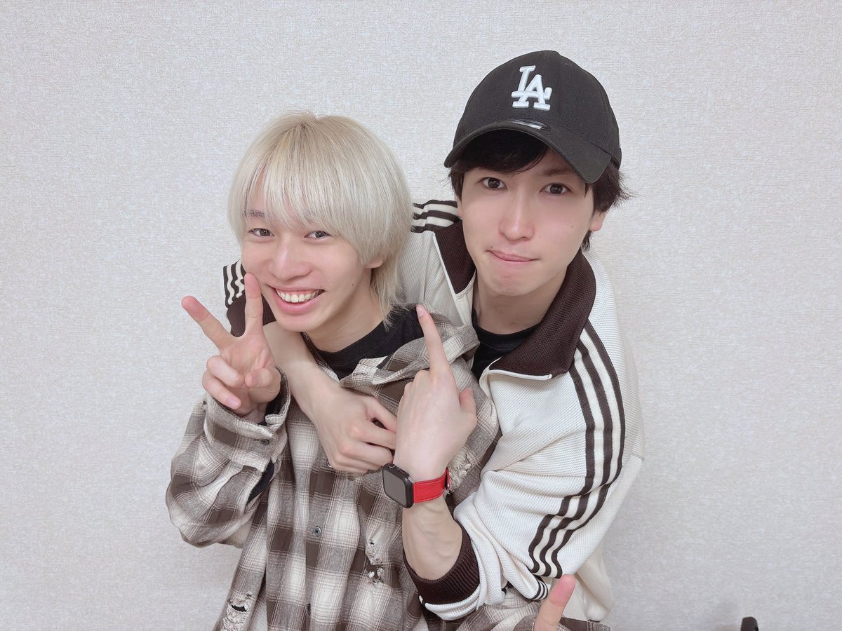 yuyaarai1220's tweet photo. #忍ミュ
稽古してきましたーー！！

今回アンダーを引き受けてくれた、
Charo！！
初アンダーにも関わらず、
めちゃくちゃ丁寧に引き継ぎをしてくれました！！✨
言わずもがなダンスが最高過ぎて、
色んな人に教えていました。笑

本当にありがとう。
次は六単のステージで一緒だね！！☺️ https://t.co/wfshYIJ5D4