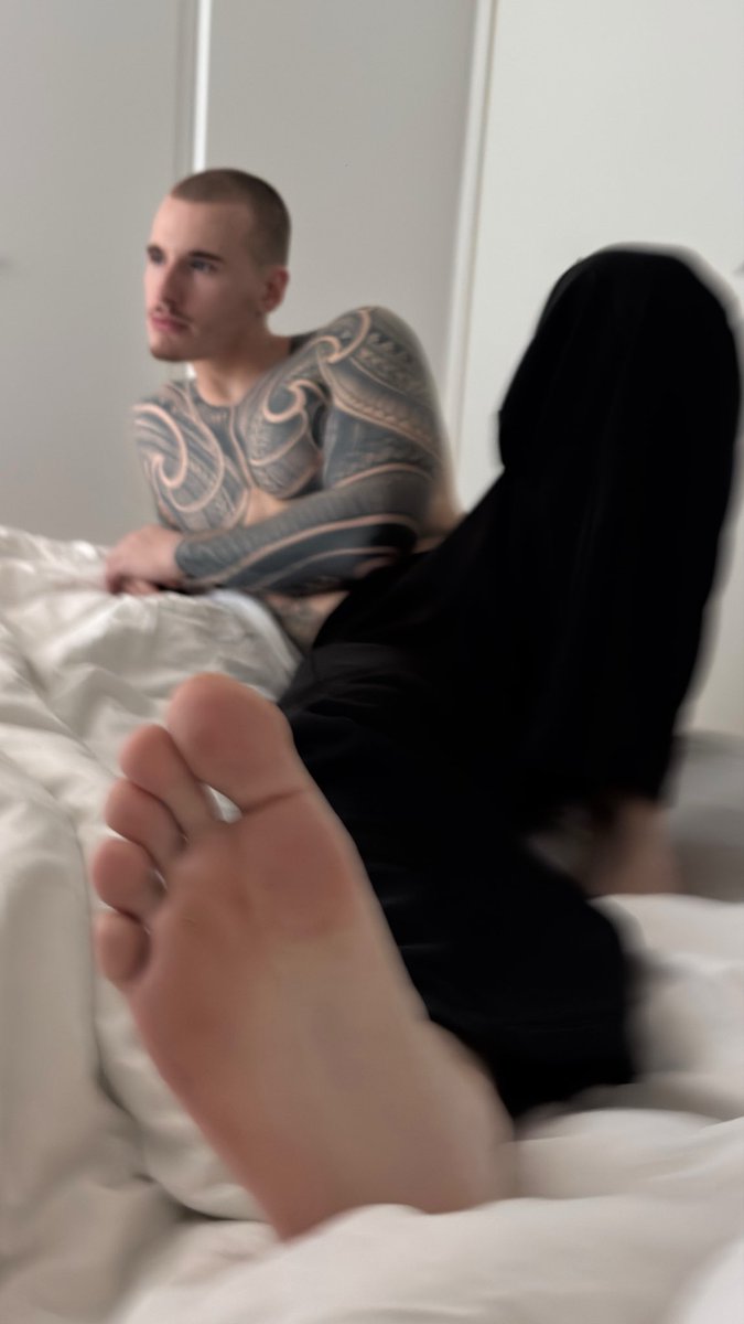 alphasaintking's tweet photo. Your huffing so much your minds gone dizzy…your vision is blurry 😵‍💫 

Keep huffing to my soles for me https://t.co/Ah99ItNljN