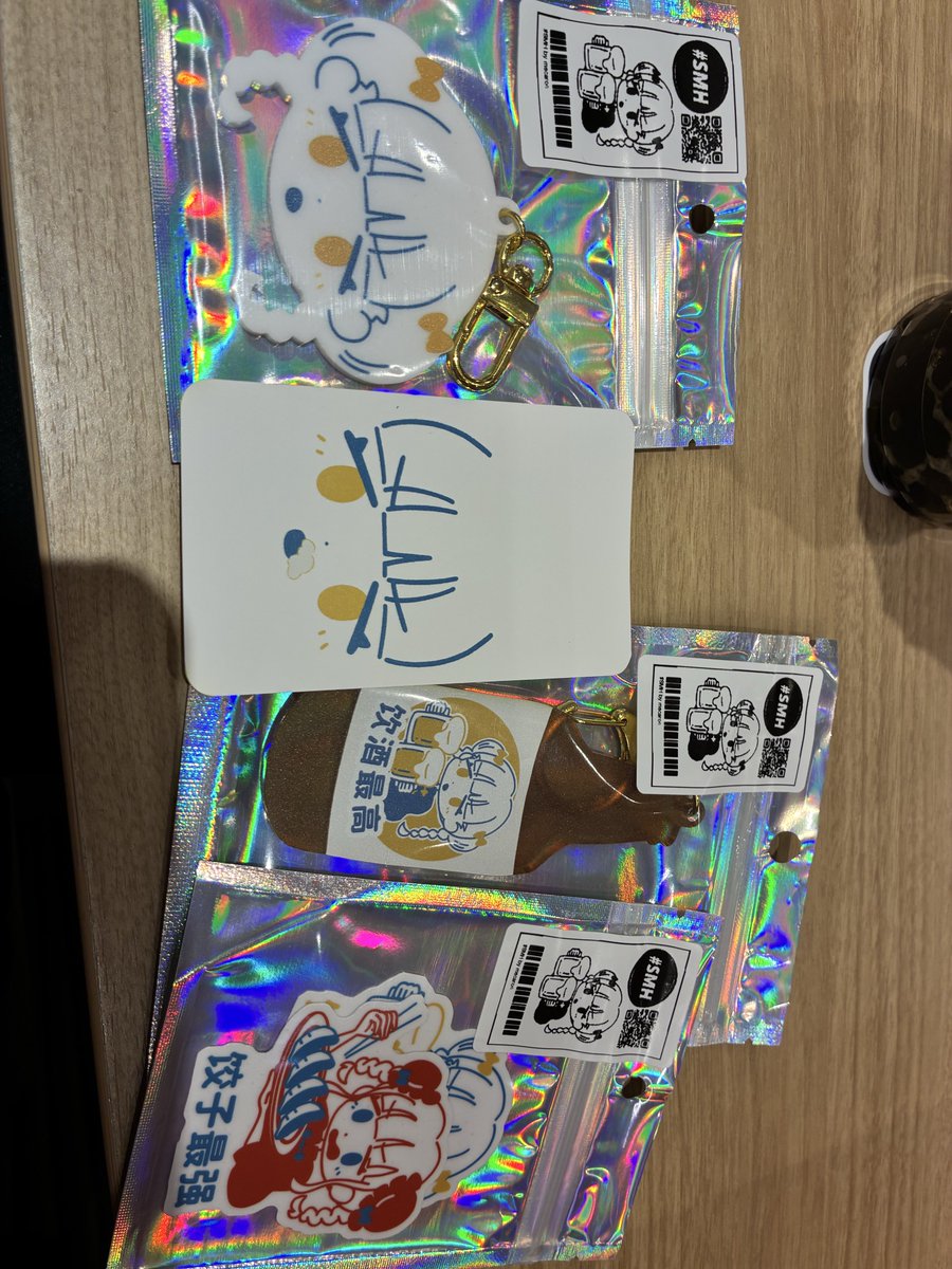 yuta_tanoci0609's tweet image. 「愛と狂気のマーケット」まかろん先生
めちゃ優しいしデザインの事色々お話し聞けた☺️デザインほんと可愛すぎる💕　
ビール飲む時早く着たい笑

#SMH
#愛と狂気のマーケット
#こまちゃんず