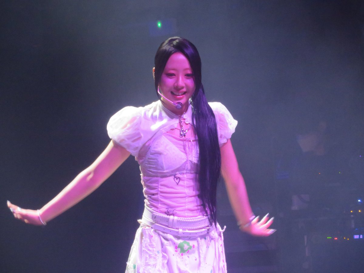 ssseoki's tweet photo. #yves in bcn °🍎⋆.ೃ࿔*:･ https://t.co/RCGNjvd5Vb