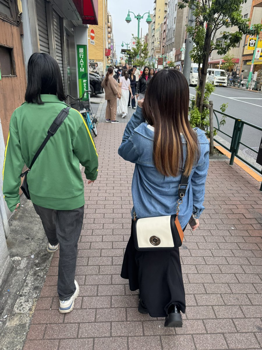 T1nchan's tweet photo. 彼女と妹を半ば強制的に引き合わせるも
あまりにも意気投合して疎外感感じてますおにいちゃんです https://t.co/2Q5vBkMhx5